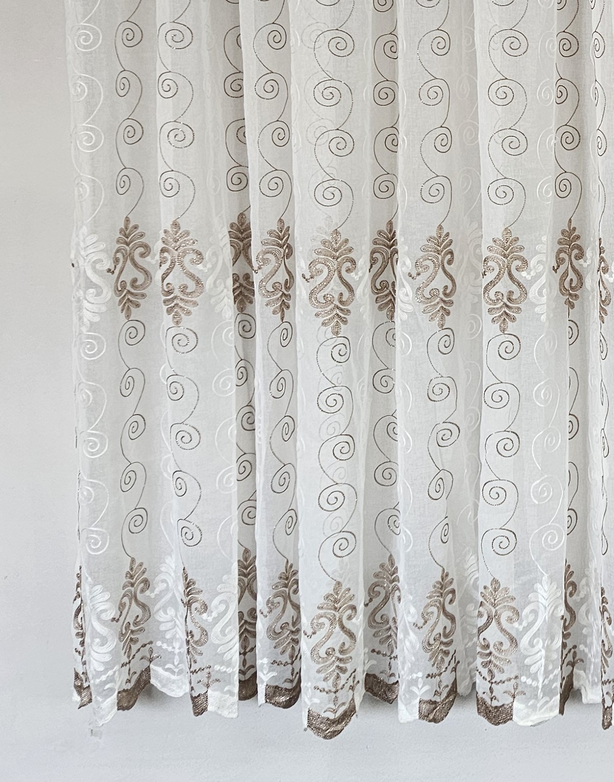 20203 Embroidered Linen Voile Readymade Voil Centre